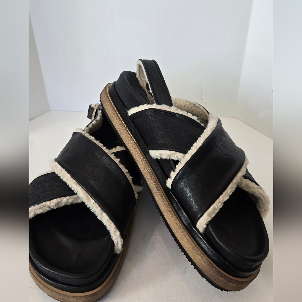 NWT! ALOHAS Black and Cream Sherpa Lining Sandals